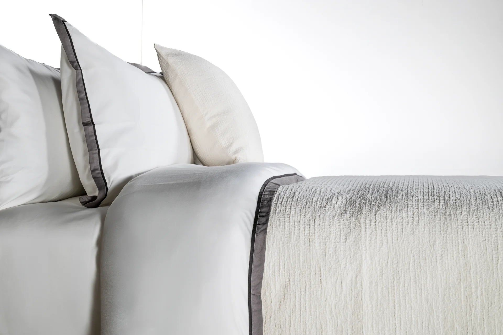 Luna Bedcover