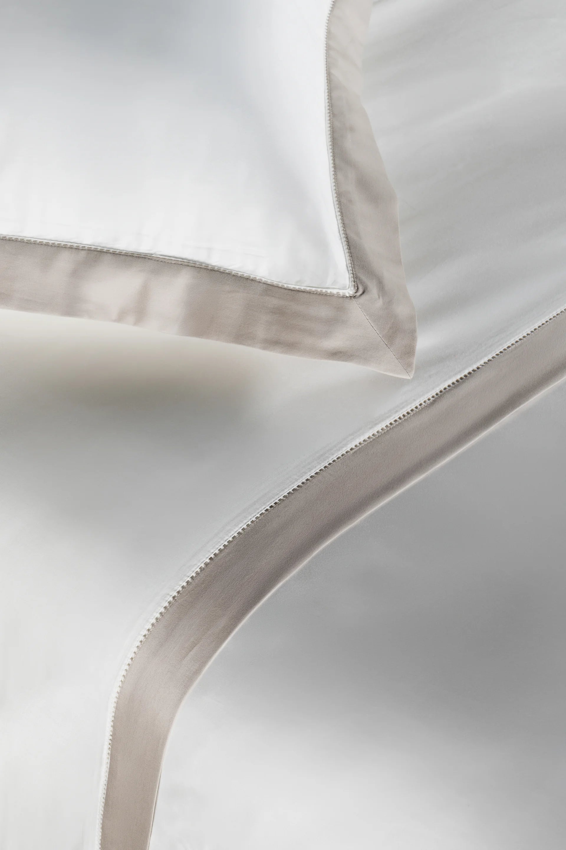 Flange with Ladder Lace