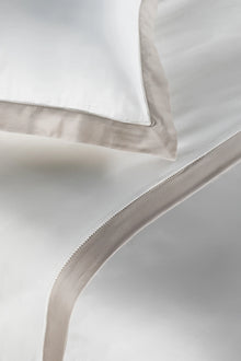 Flange with Ladder Lace