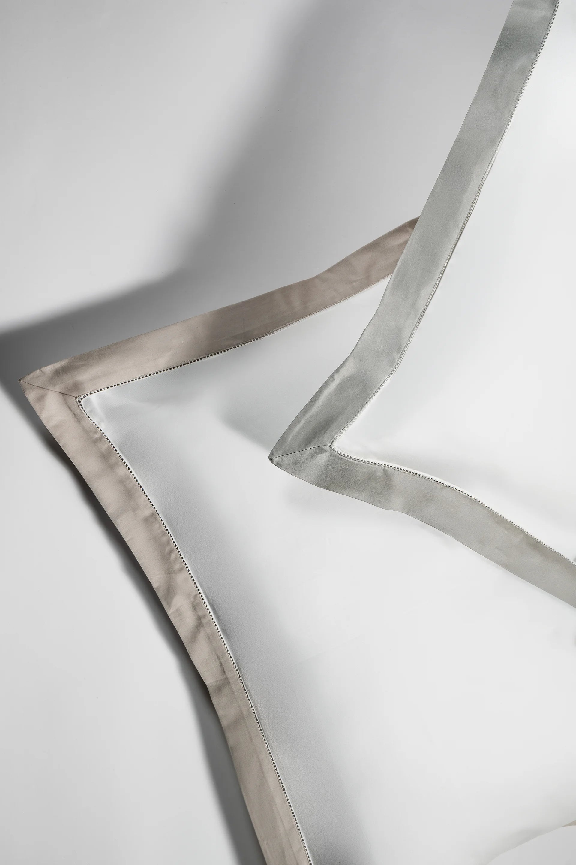 Flange with Ladder Lace